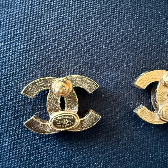 CHANEL CC Earrings - Picture 3 of 4